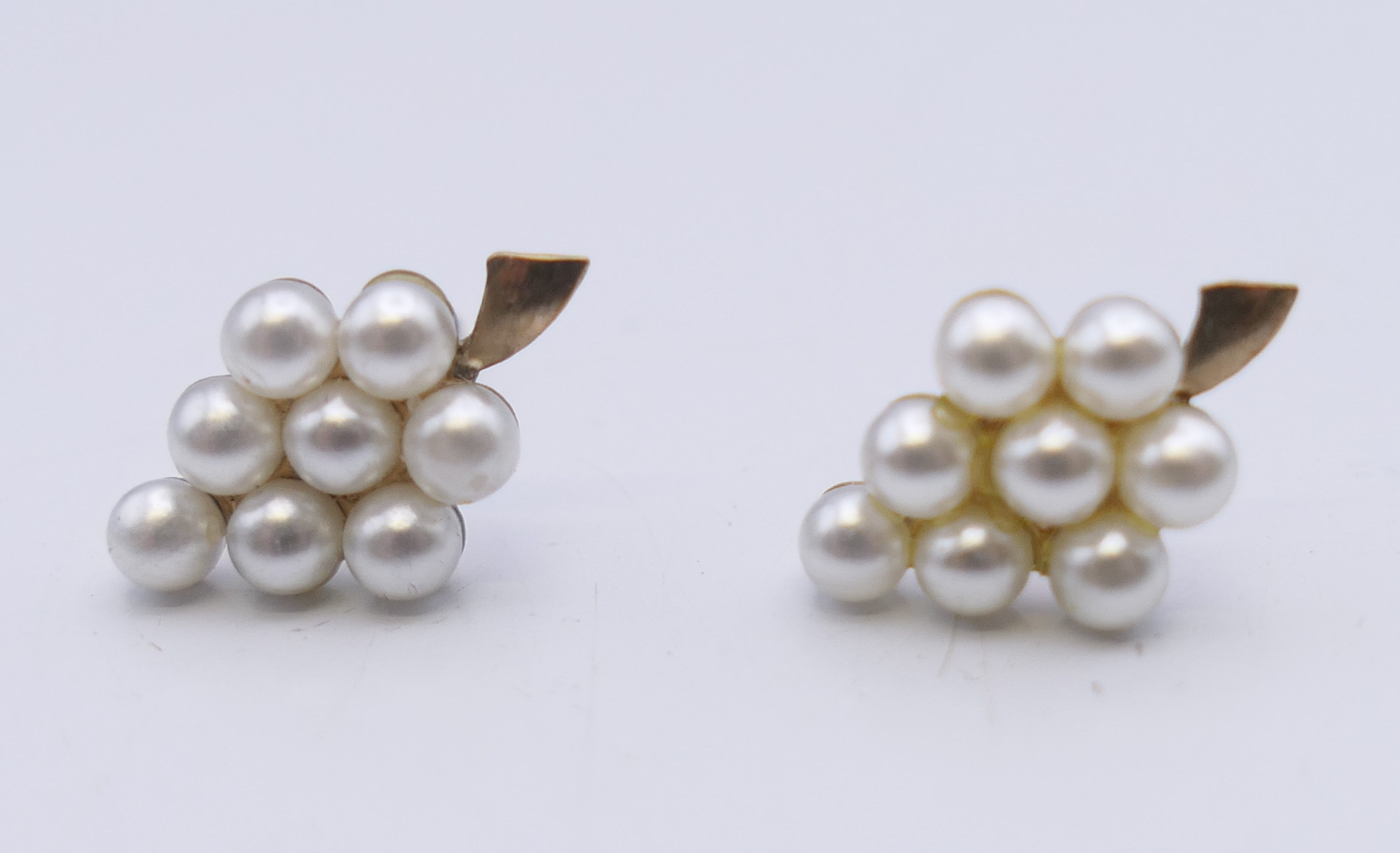 A small quantity of miscellaneous jewellery including earrings, cufflinks, necklaces, - Image 14 of 21