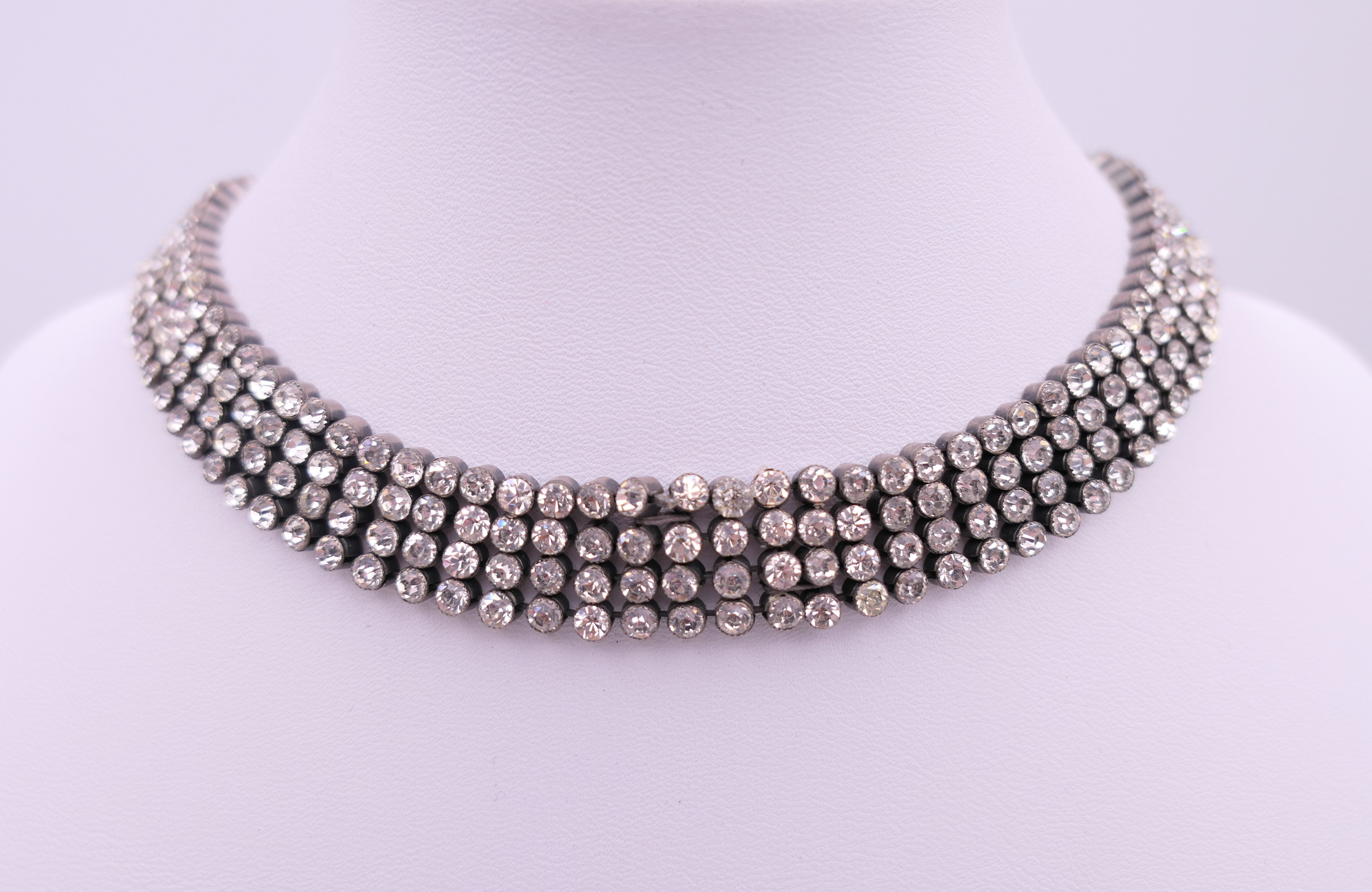 A quantity of various costume jewellery, including matching necklace and bracelet. - Image 2 of 12