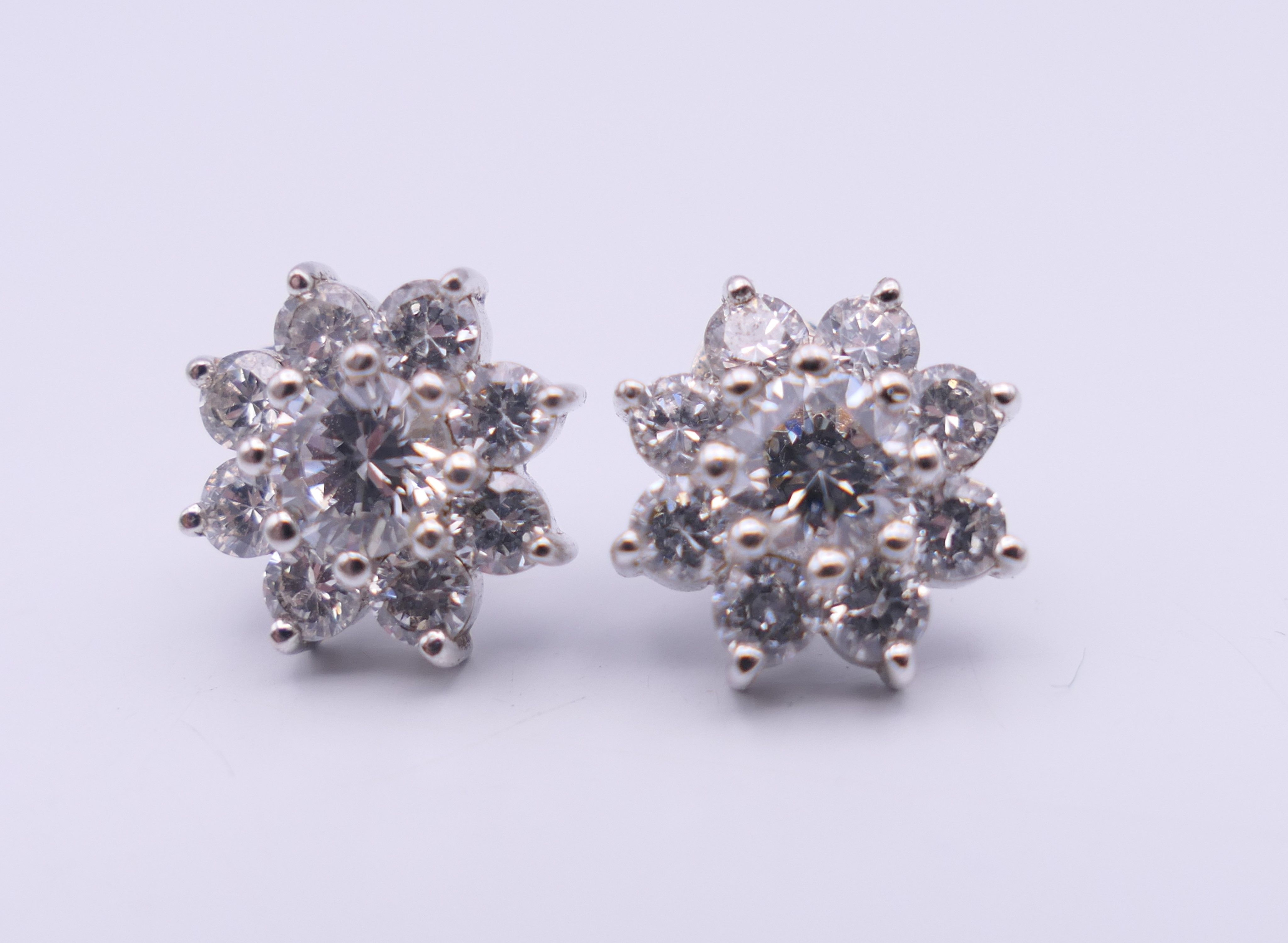 A small quantity of miscellaneous jewellery including earrings, cufflinks, necklaces, - Image 16 of 21