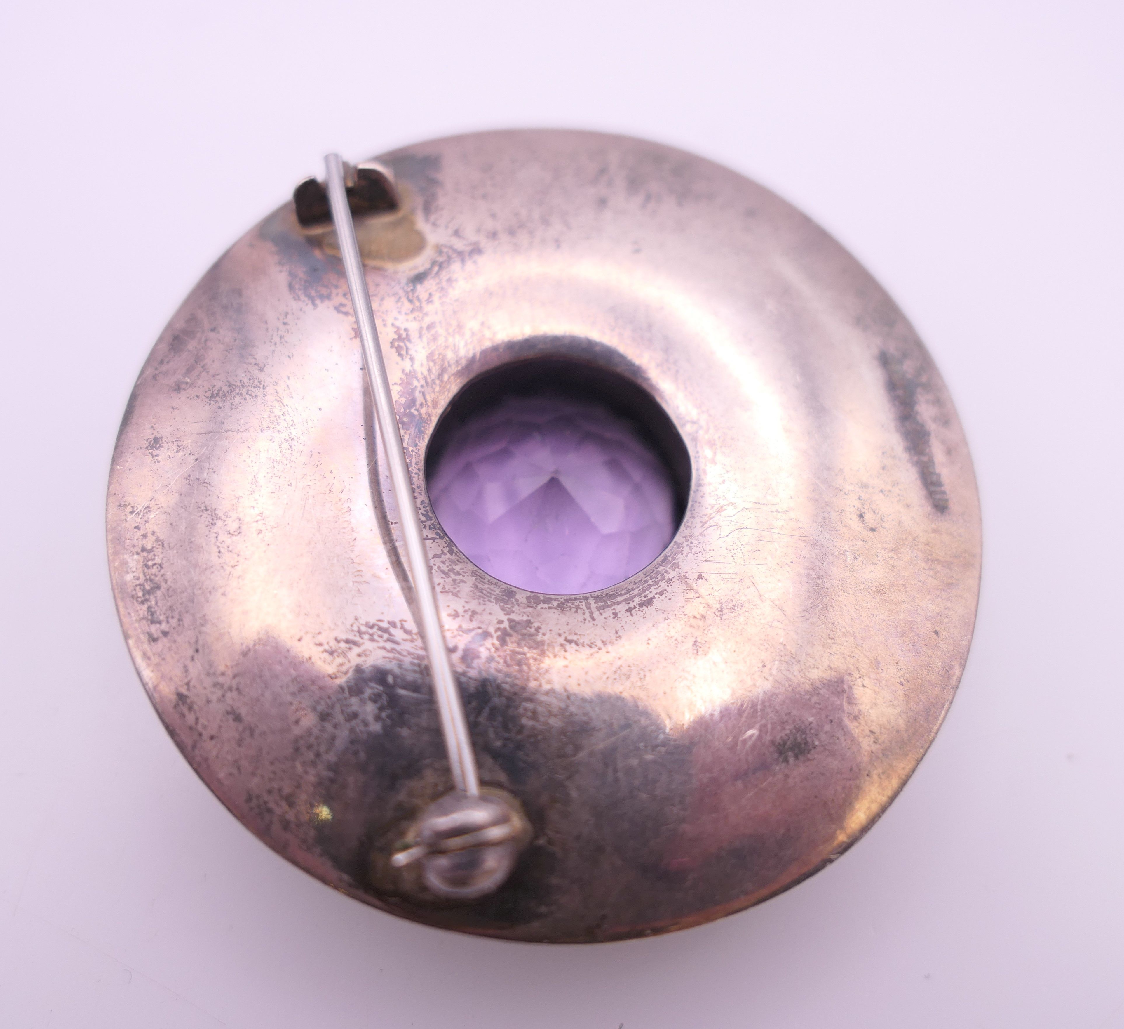 Three Scottish agate brooches. Two 5 cm diameter, the other 4.5 cm diameter. - Image 5 of 9