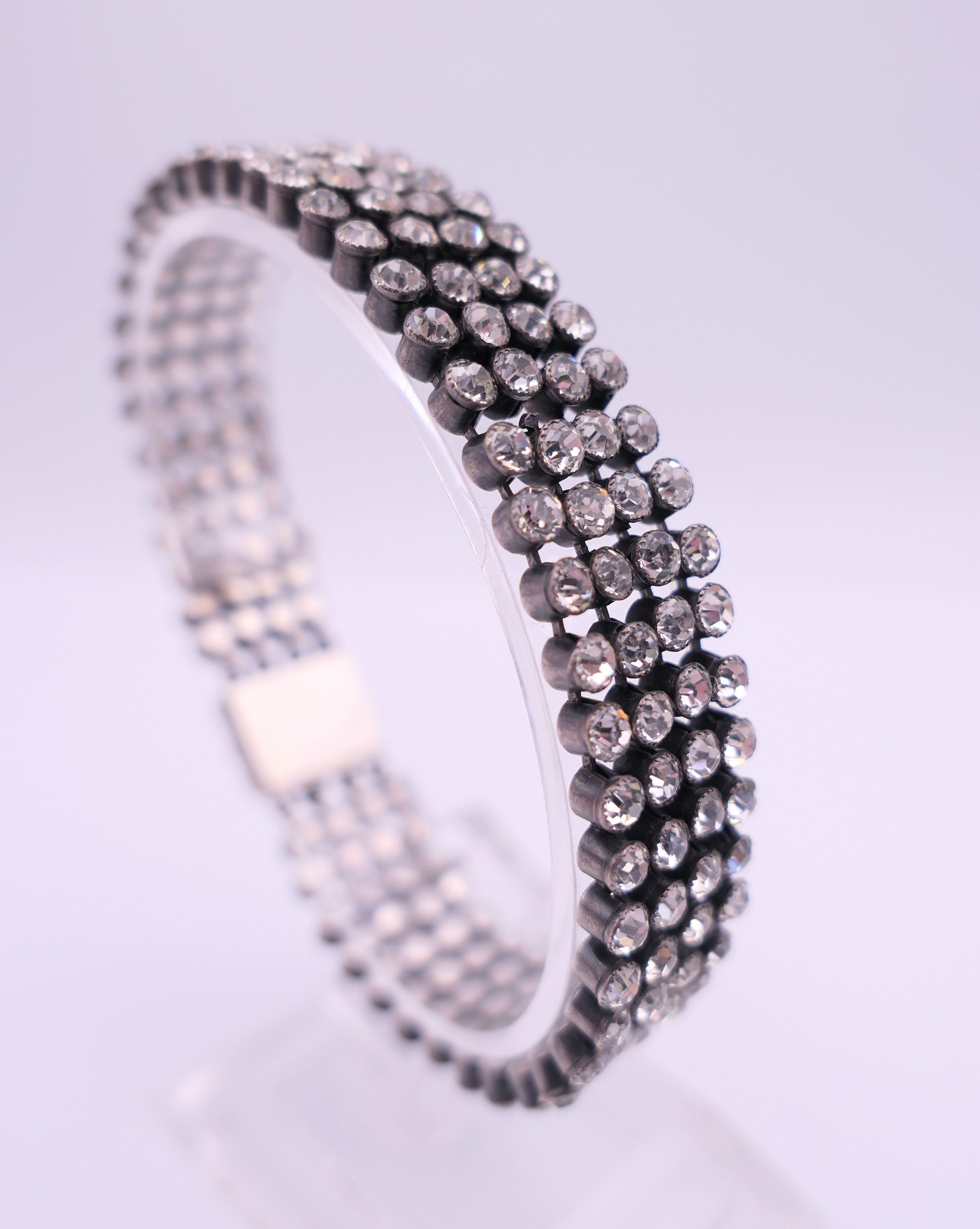 A quantity of various costume jewellery, including matching necklace and bracelet. - Image 4 of 12