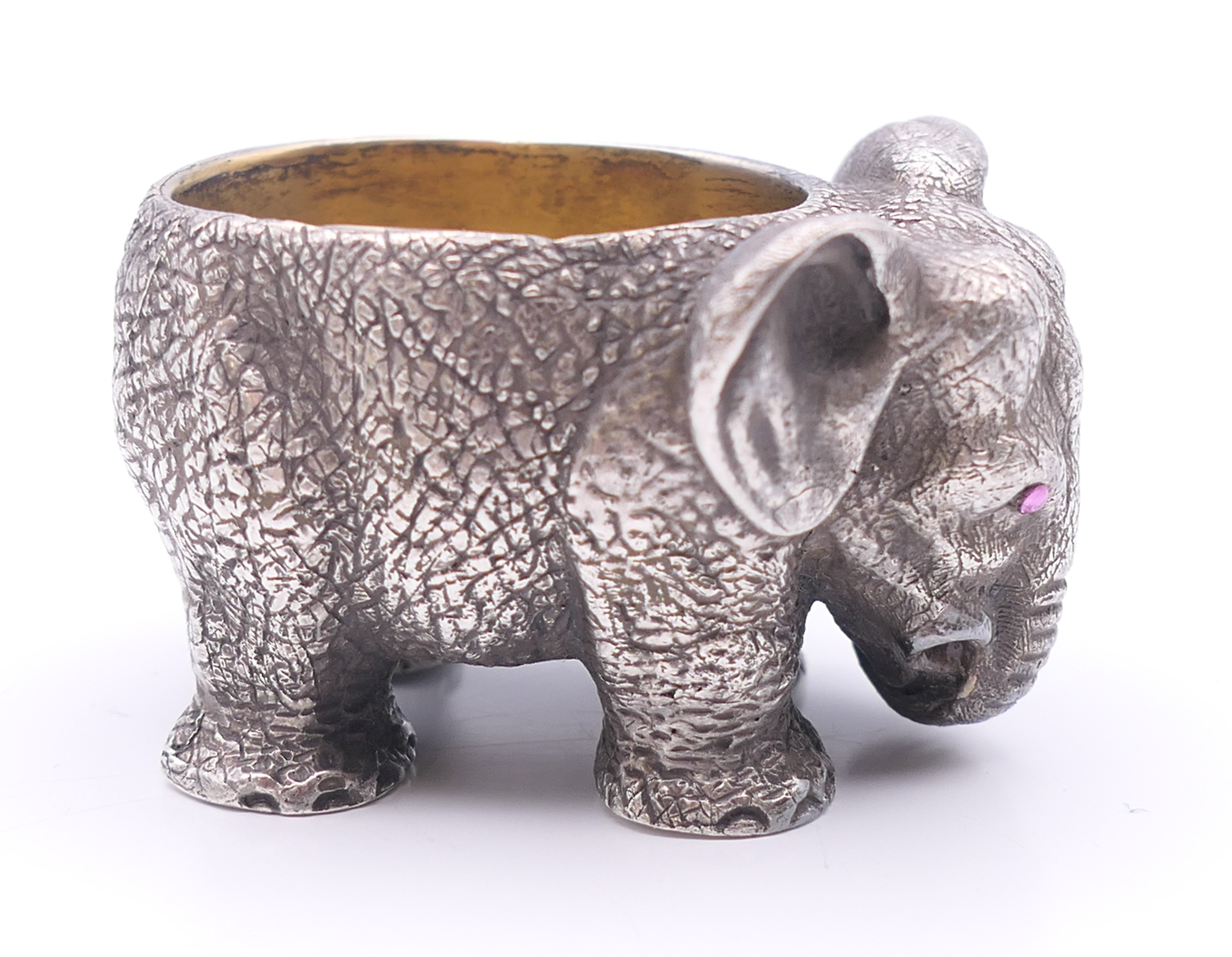 A small salt formed as an elephant, bearing Russian marks. 4.5 cm long. - Image 5 of 13