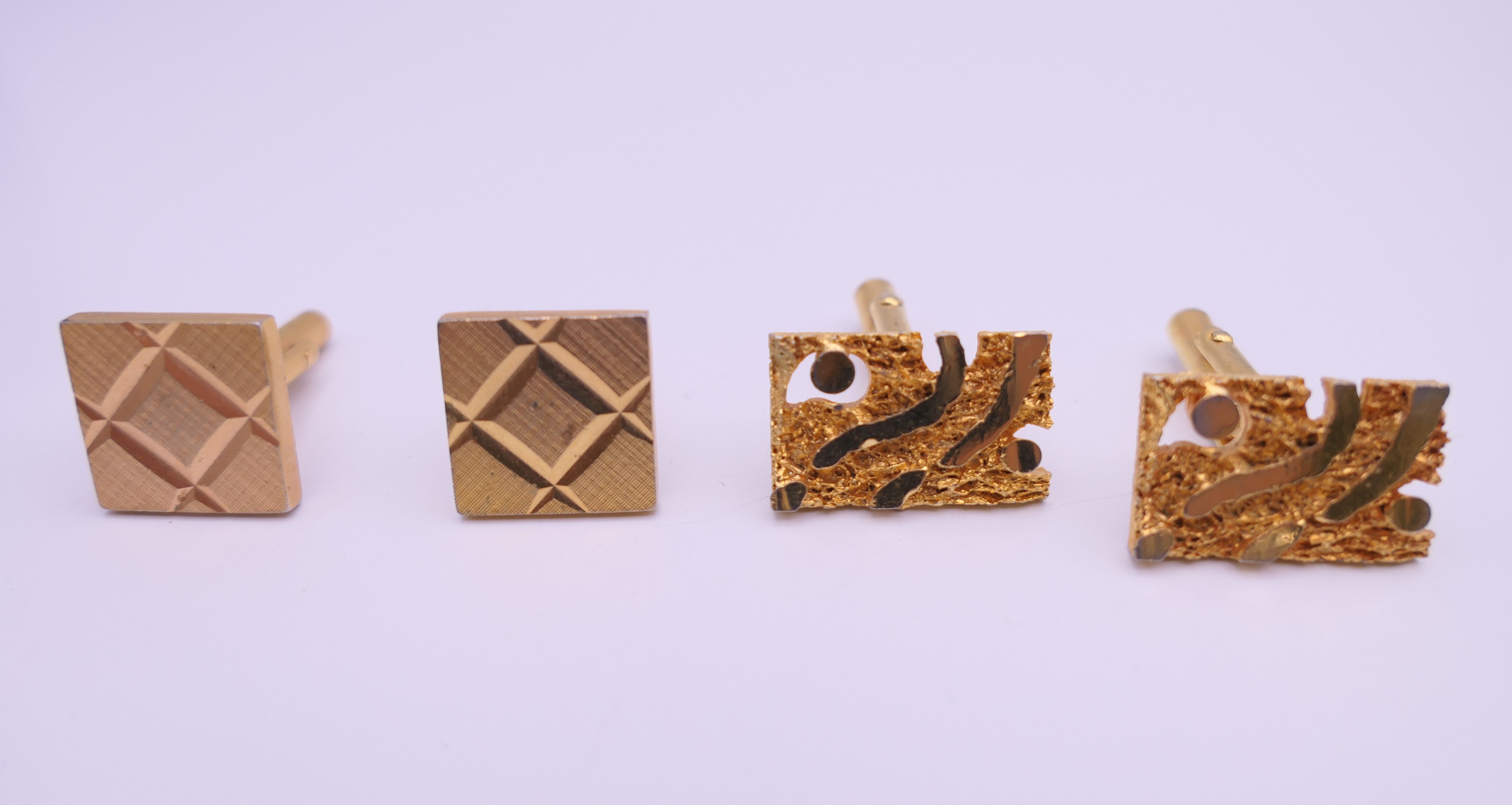 A small quantity of miscellaneous jewellery including earrings, cufflinks, necklaces, - Image 2 of 21