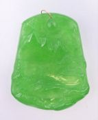 A gold mounted jade pendant. 5.5 cm high.