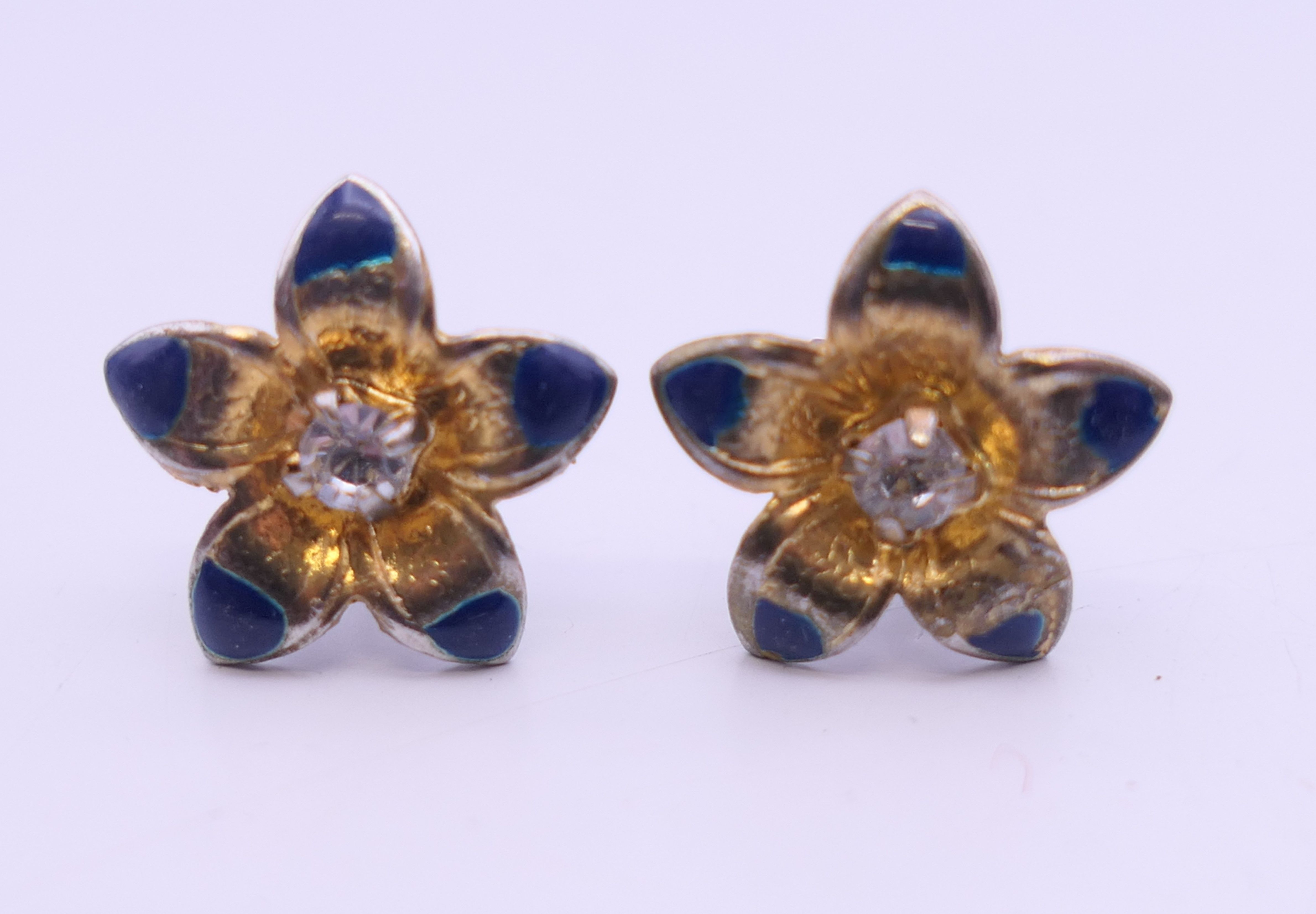 A small quantity of miscellaneous jewellery including earrings, cufflinks, necklaces, - Image 13 of 21