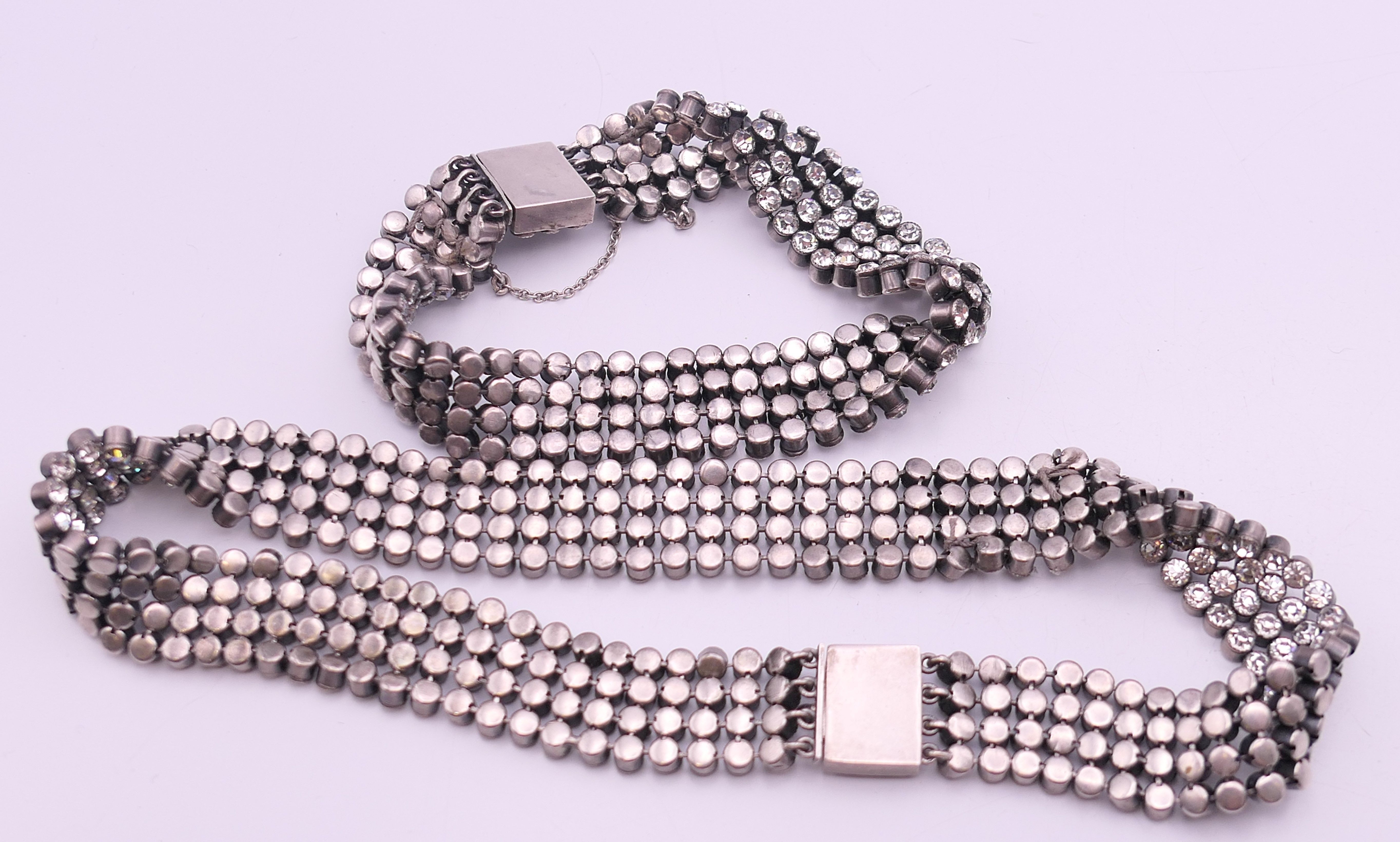 A quantity of various costume jewellery, including matching necklace and bracelet. - Image 6 of 12