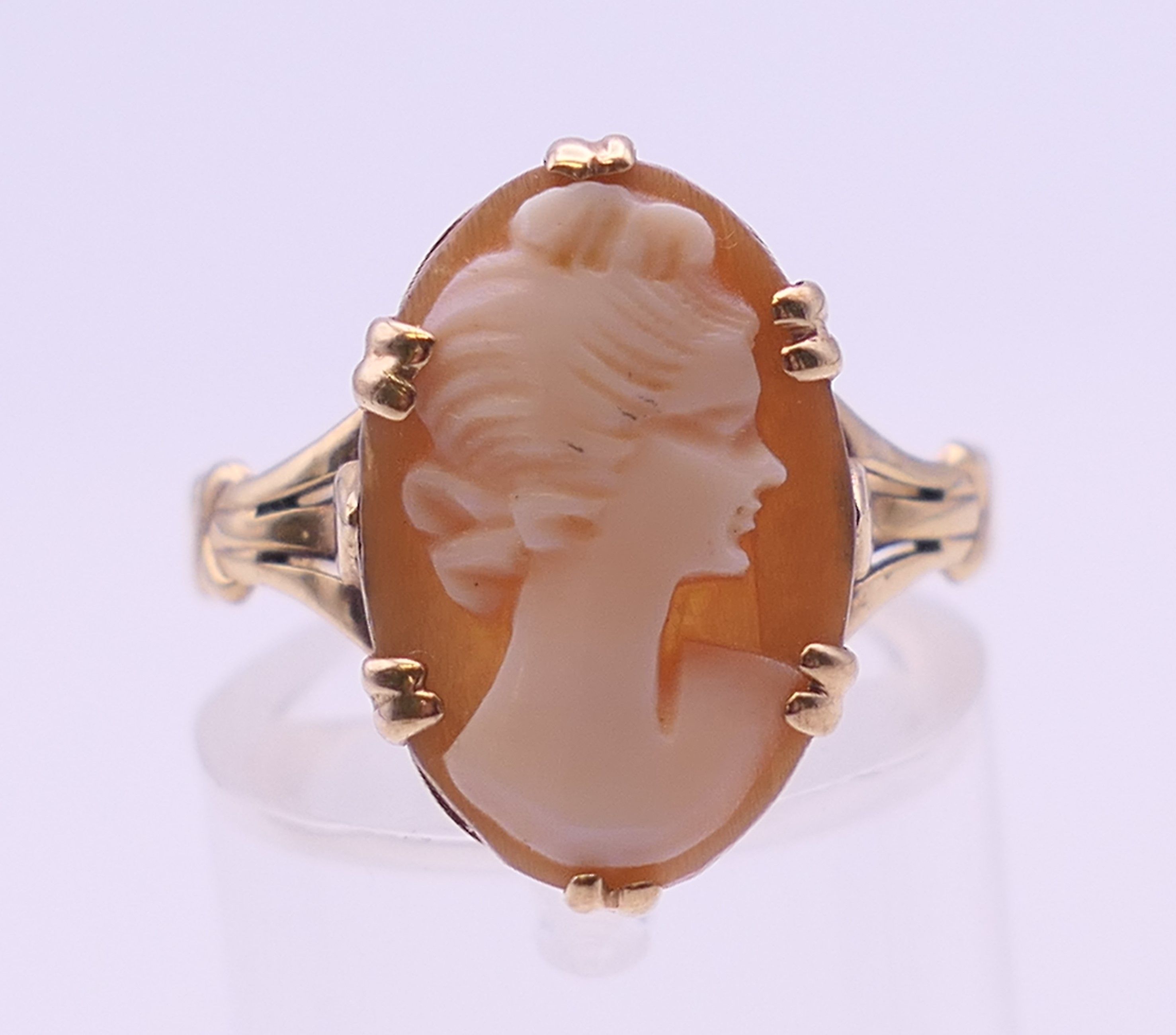A 9 ct gold cameo ring. Ring size O/P.