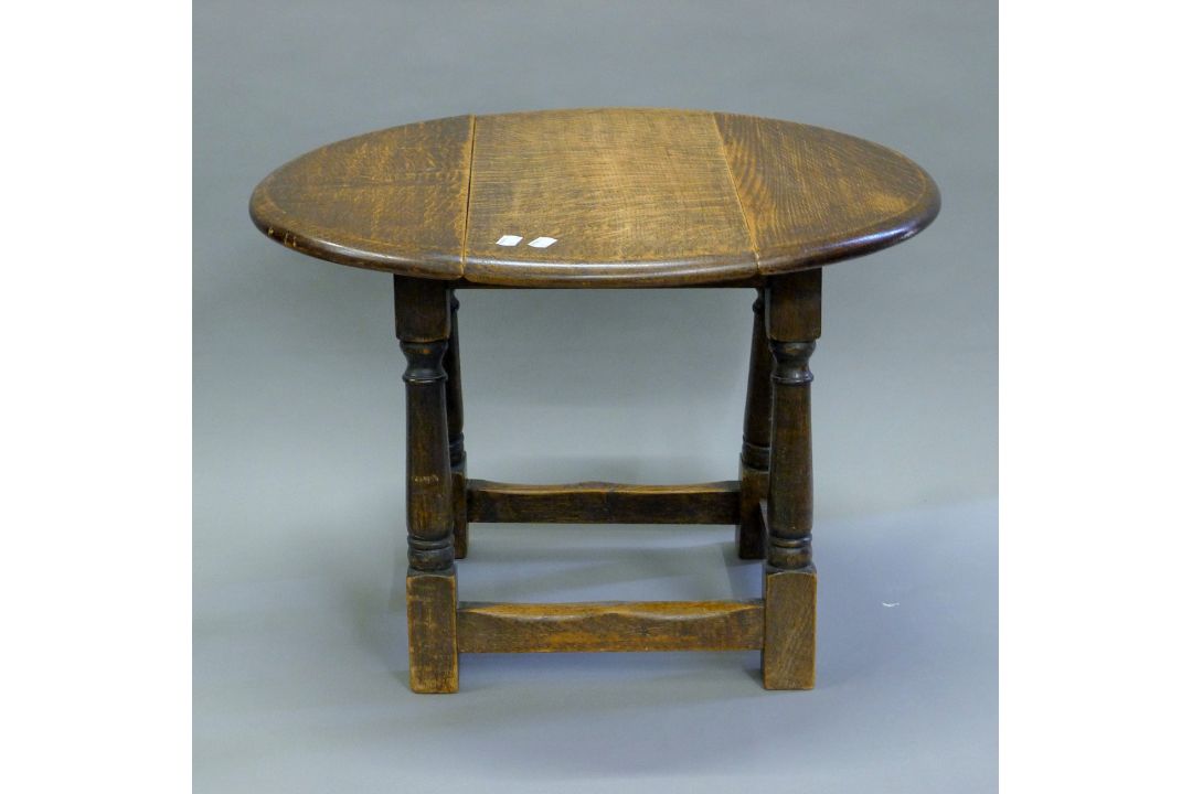 A Victorian mahogany Sutherland table and a 20th century oak drop leaf coffee table. - Image 3 of 7