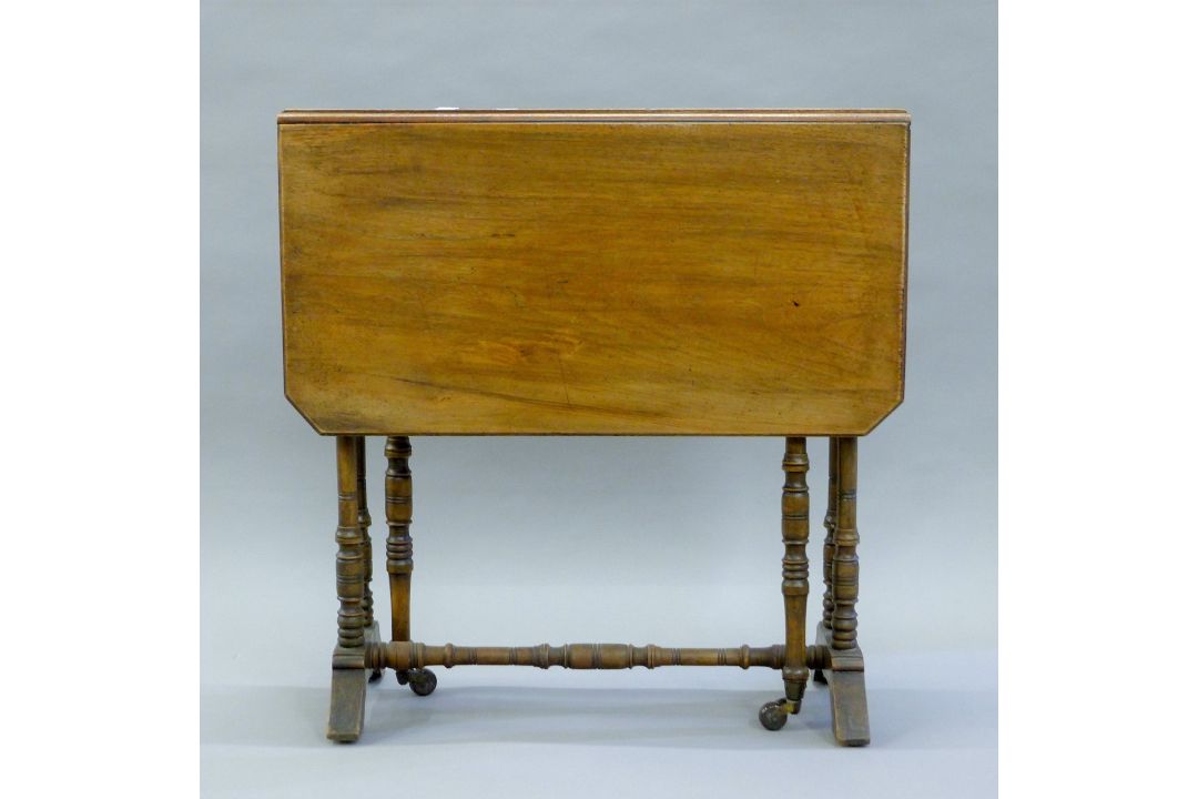 A Victorian mahogany Sutherland table and a 20th century oak drop leaf coffee table. - Image 5 of 7