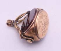 A 9 ct gold bloodstone and carnelian swing fob. 2.5 cm high. 8.1 grammes total weight.