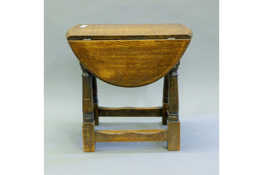A Victorian mahogany Sutherland table and a 20th century oak drop leaf coffee table. - Image 2 of 7