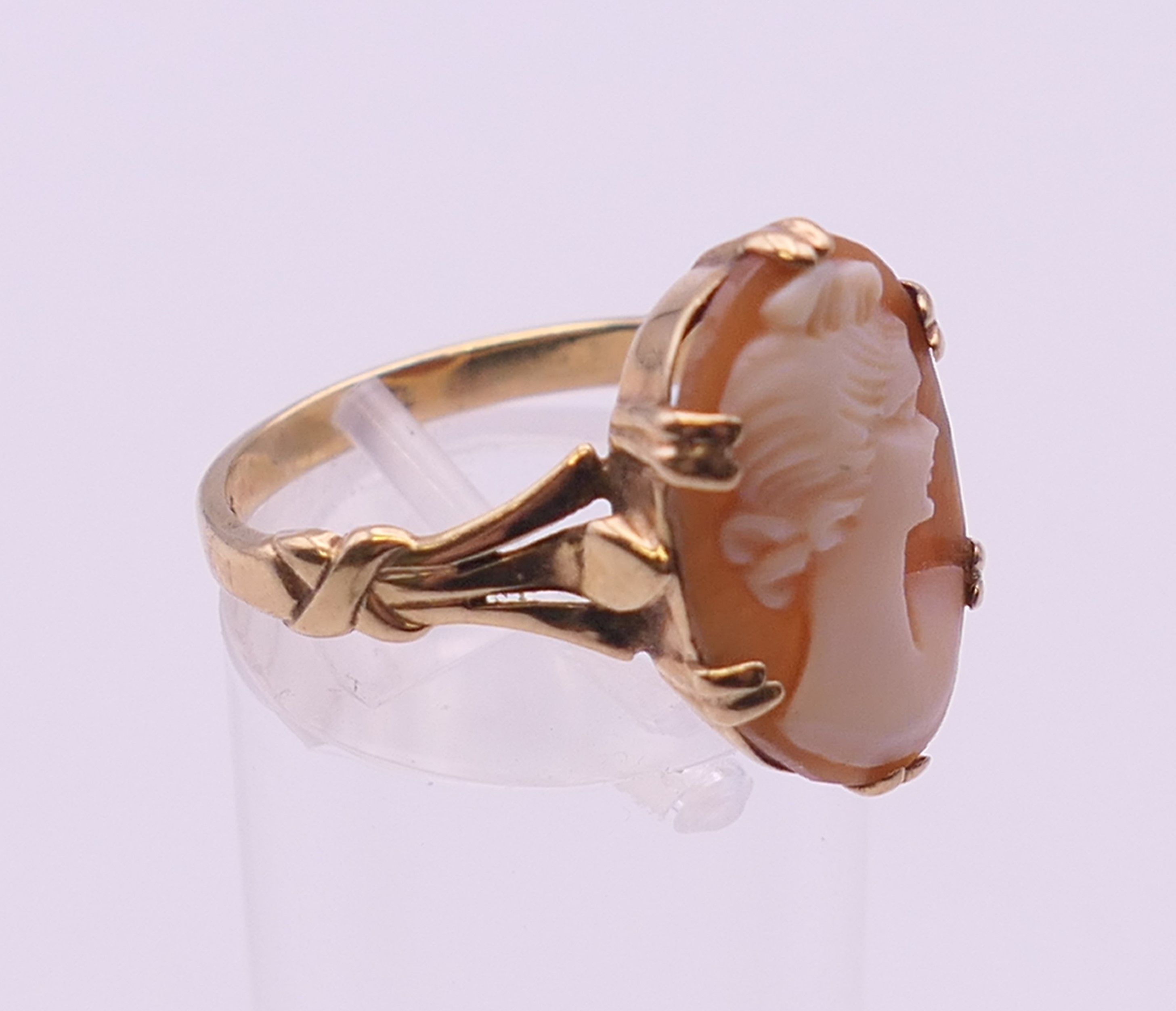 A 9 ct gold cameo ring. Ring size O/P. - Image 2 of 5
