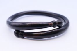 A tortoiseshell bangle. Approximately 6 cm internal diameter.