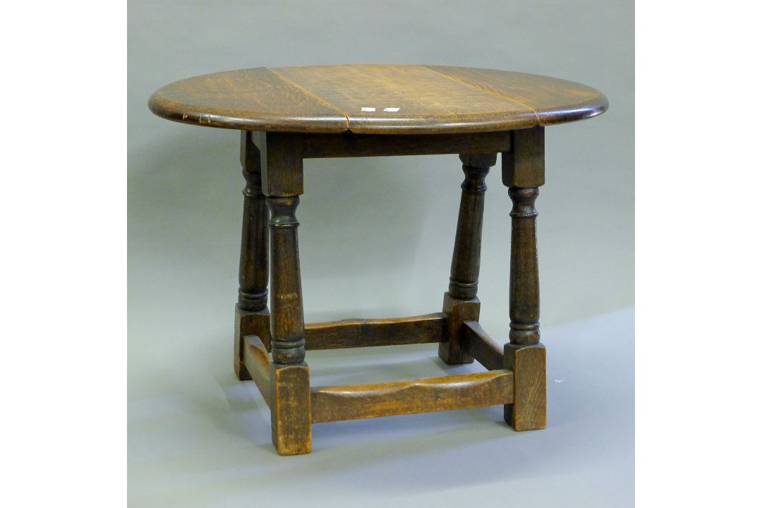 A Victorian mahogany Sutherland table and a 20th century oak drop leaf coffee table. - Image 4 of 7