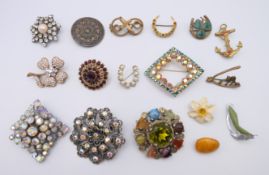 A quantity of costume jewellery.