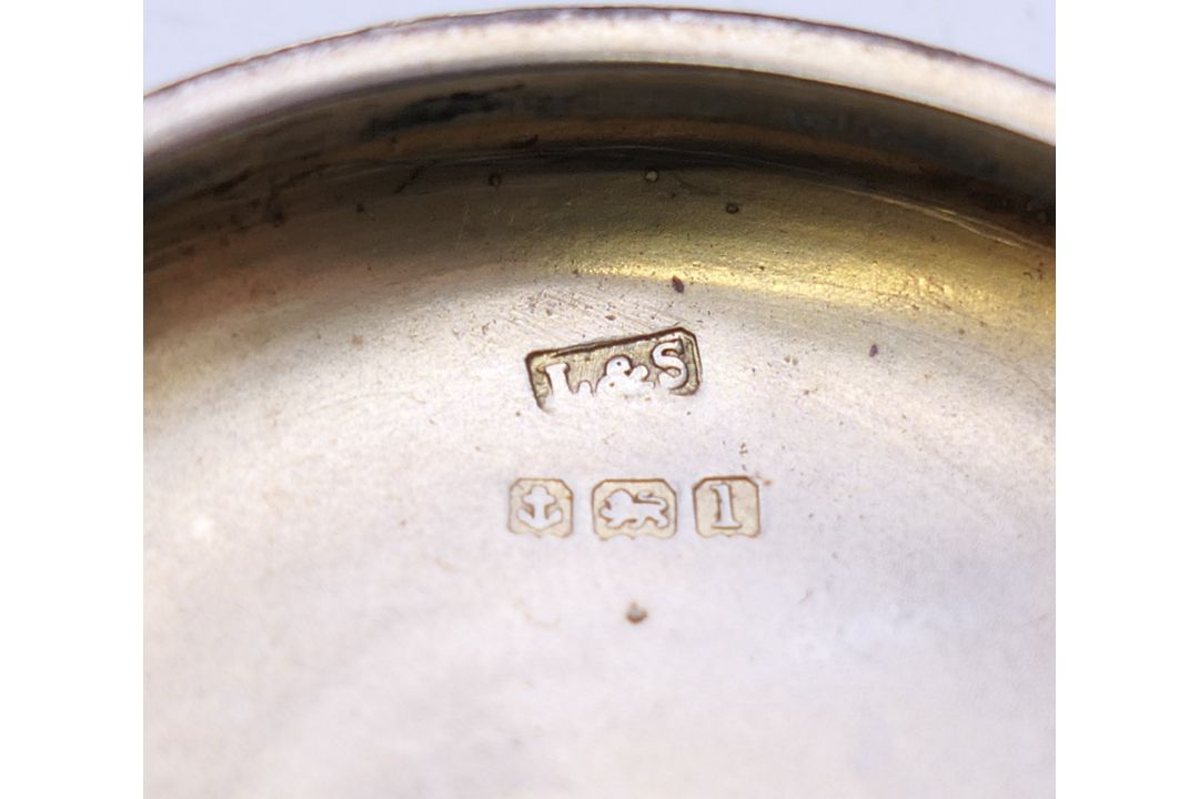 An silver and enamel decorated pill box, hallmarked for Birmingham 1910, - Image 4 of 5