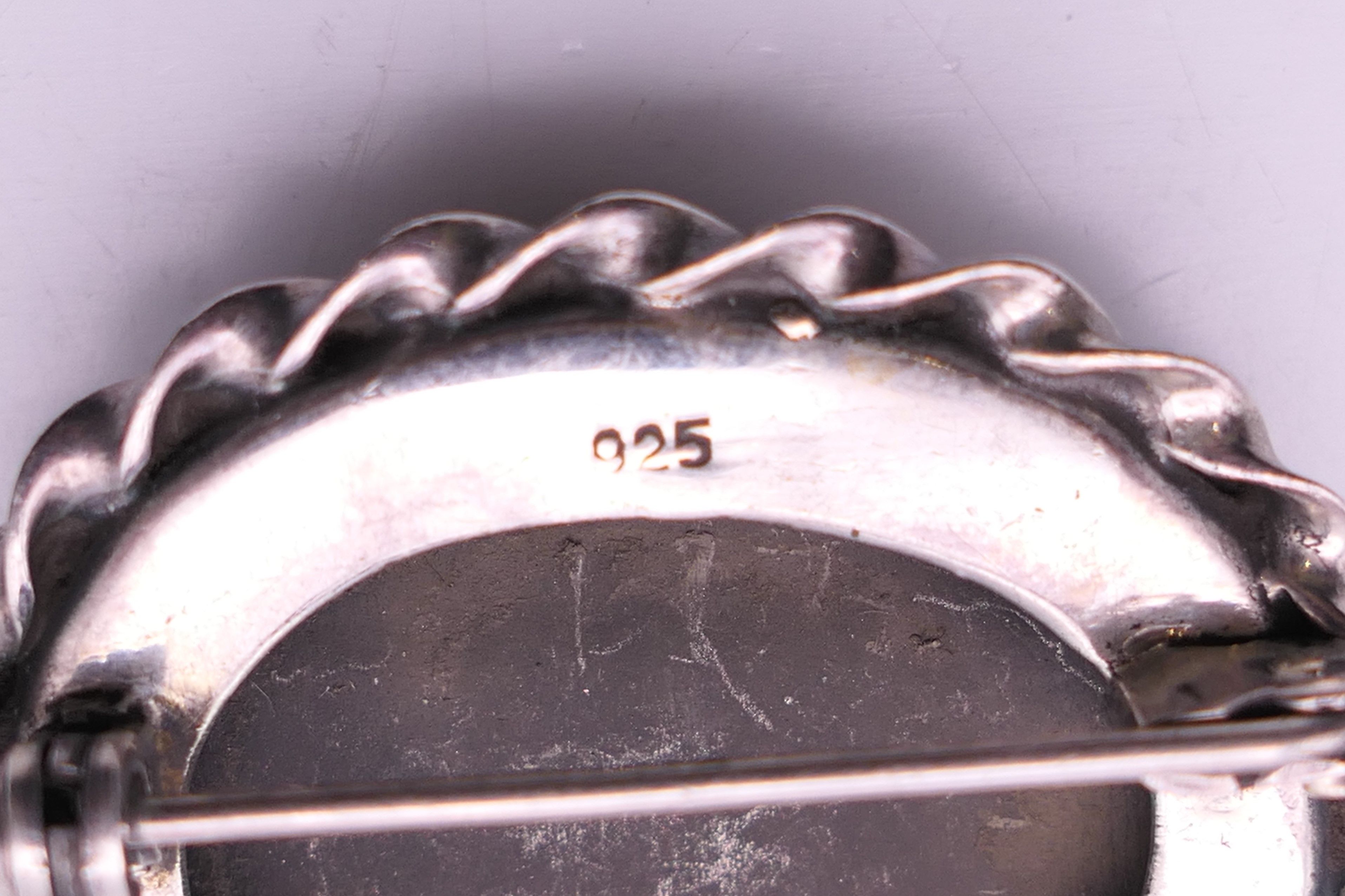 Two silver brooches. The largest 3.5 x 3 cm. - Image 4 of 5