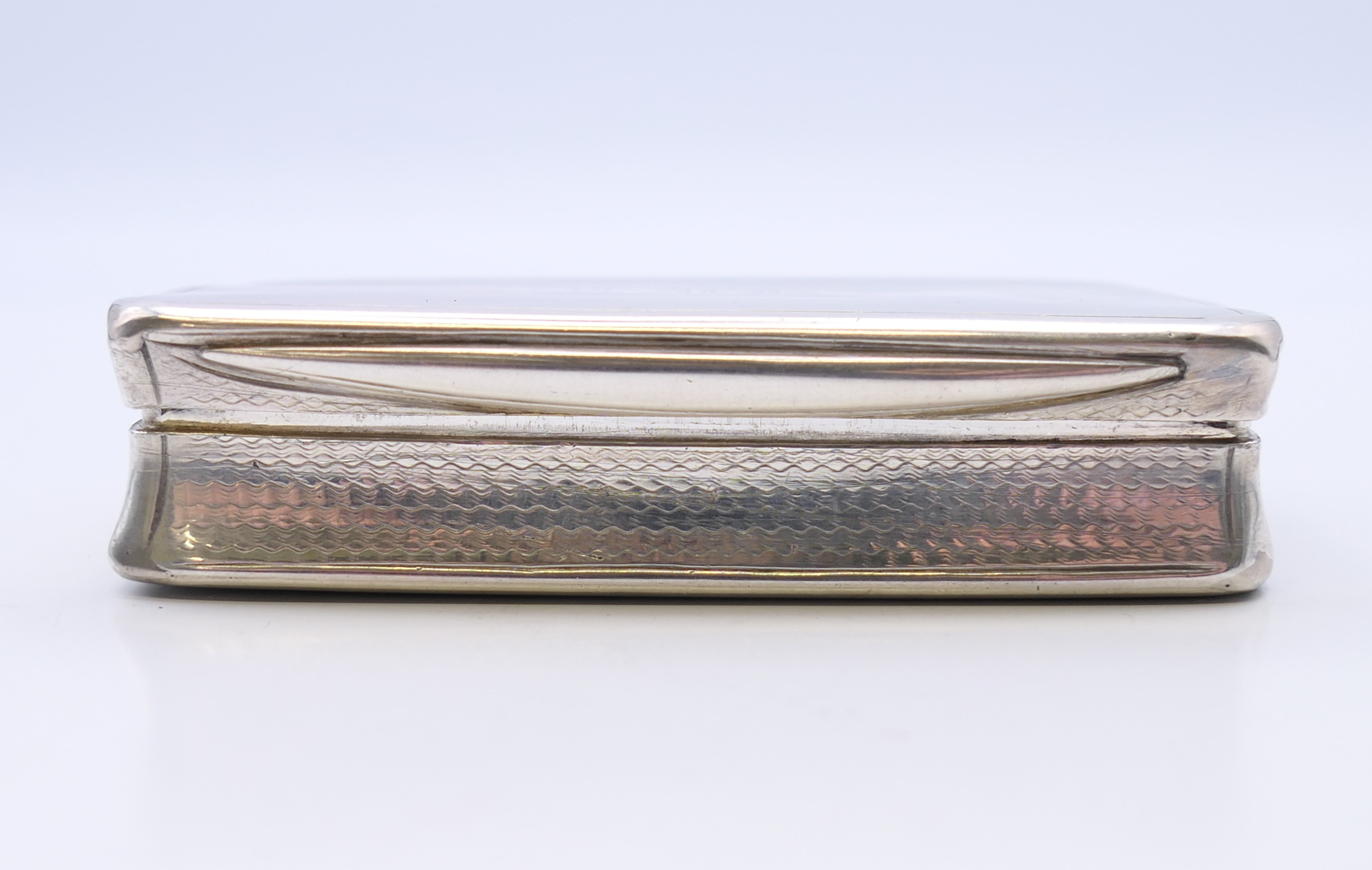 A silver snuff box, hallmarked for Birmingham 1869, maker's mark of George Unite. 7.5 cm x 4.5 cm. - Image 9 of 9