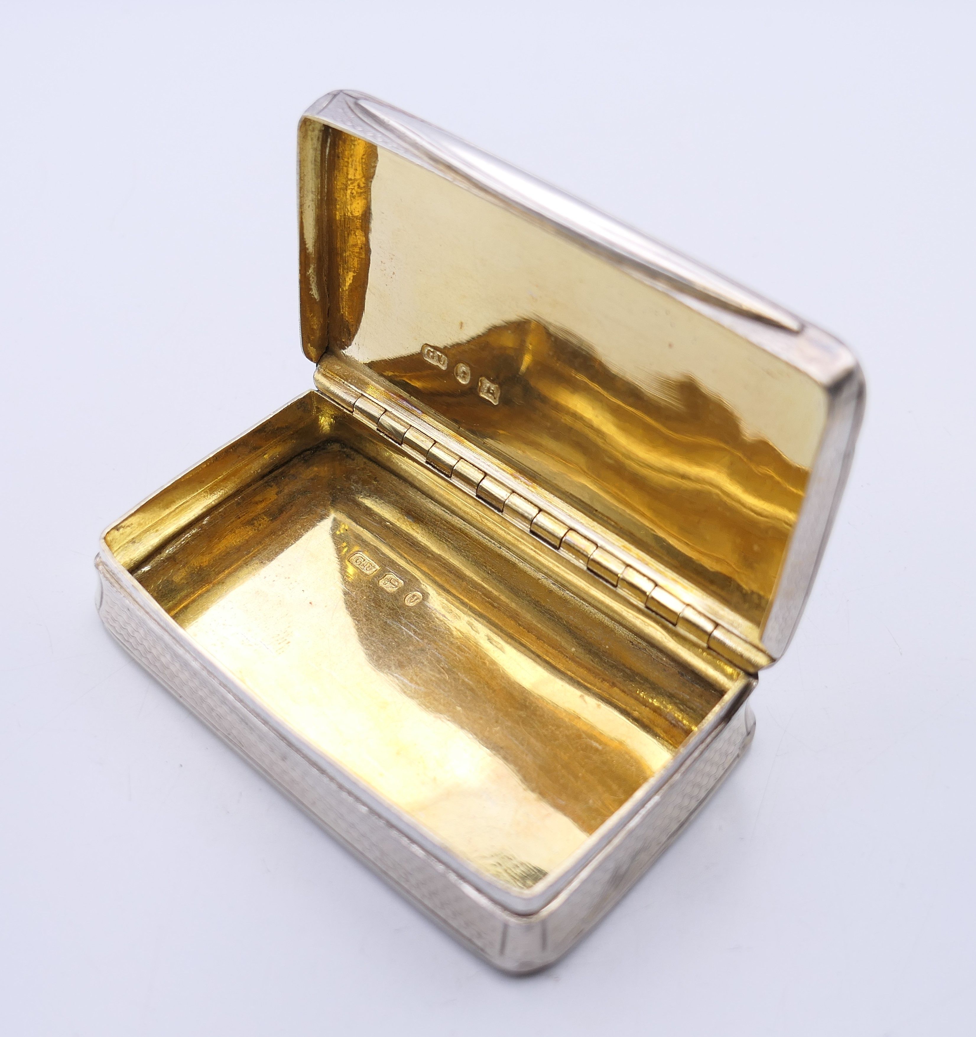 A silver snuff box, hallmarked for Birmingham 1869, maker's mark of George Unite. 7.5 cm x 4.5 cm. - Image 6 of 9