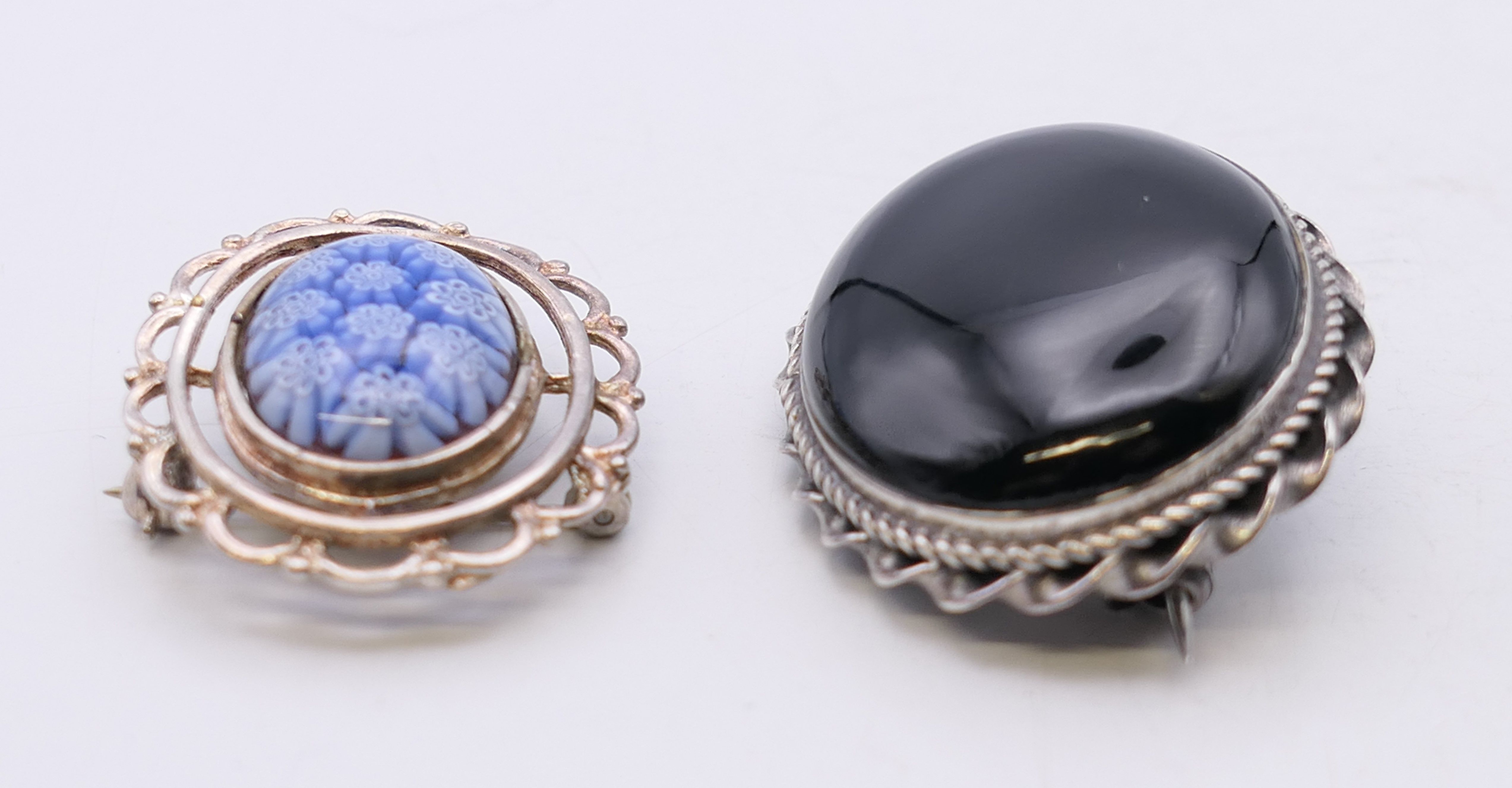 Two silver brooches. The largest 3.5 x 3 cm. - Image 2 of 5