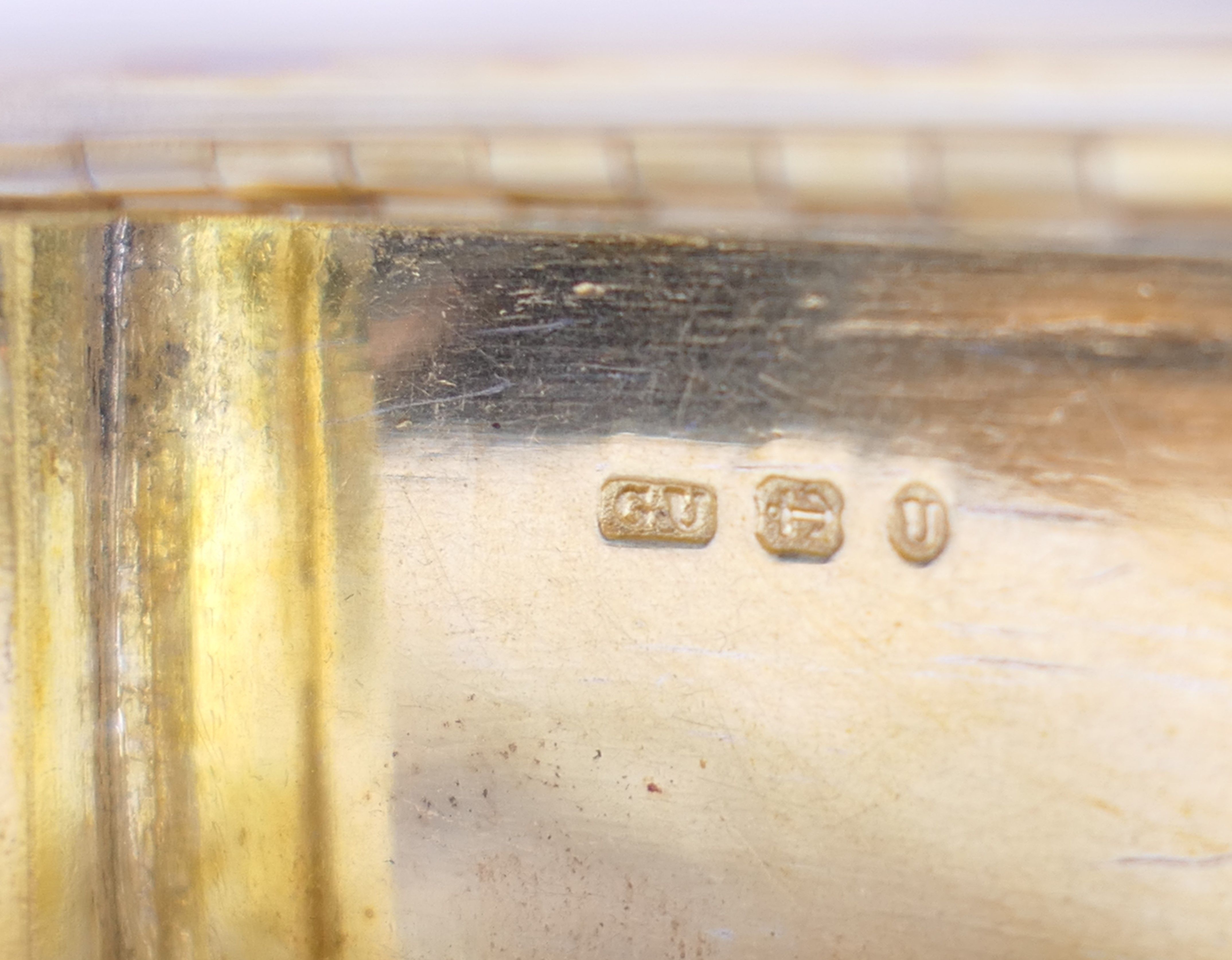 A silver snuff box, hallmarked for Birmingham 1869, maker's mark of George Unite. 7.5 cm x 4.5 cm. - Image 5 of 9