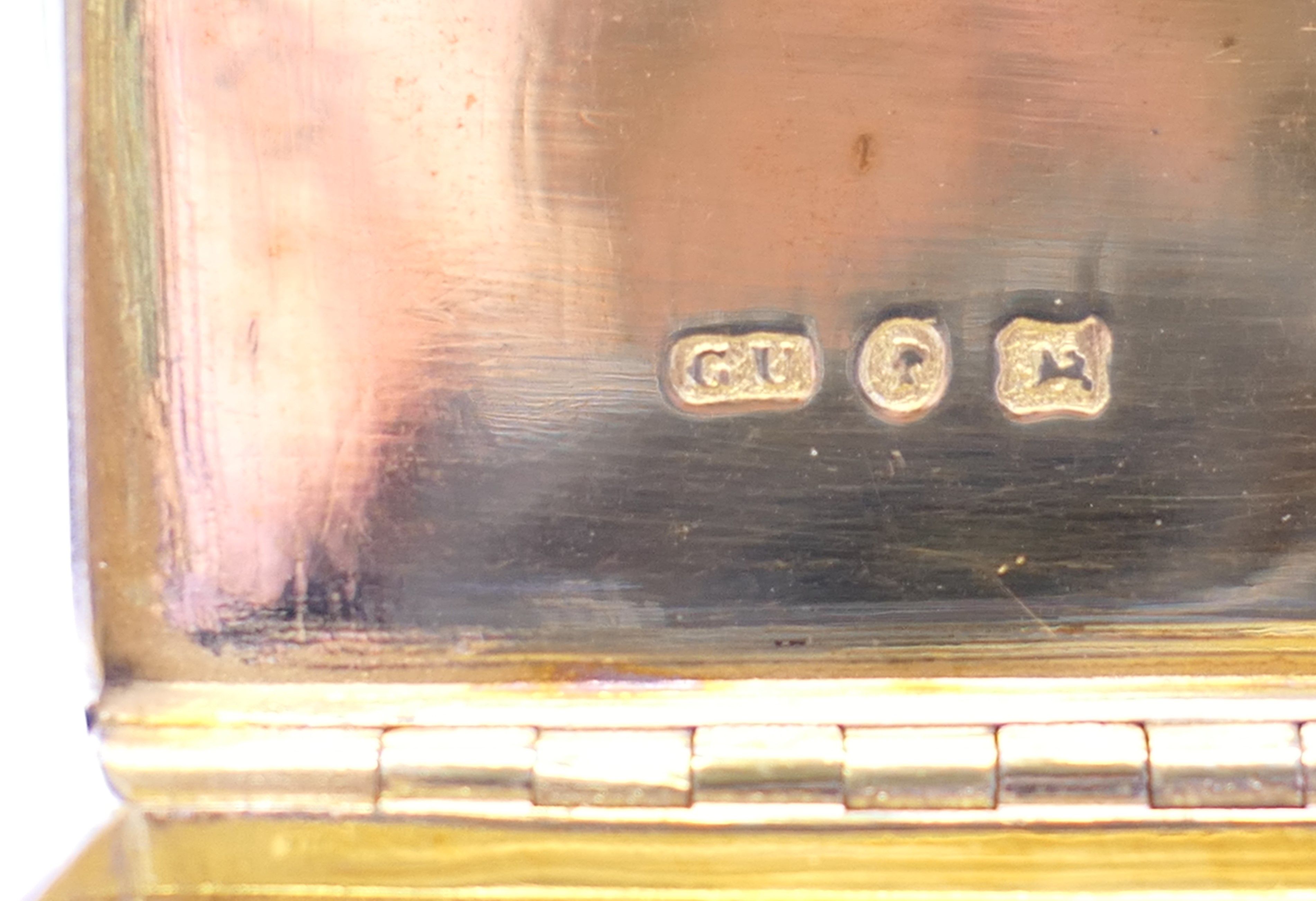 A silver snuff box, hallmarked for Birmingham 1869, maker's mark of George Unite. 7.5 cm x 4.5 cm. - Image 4 of 9