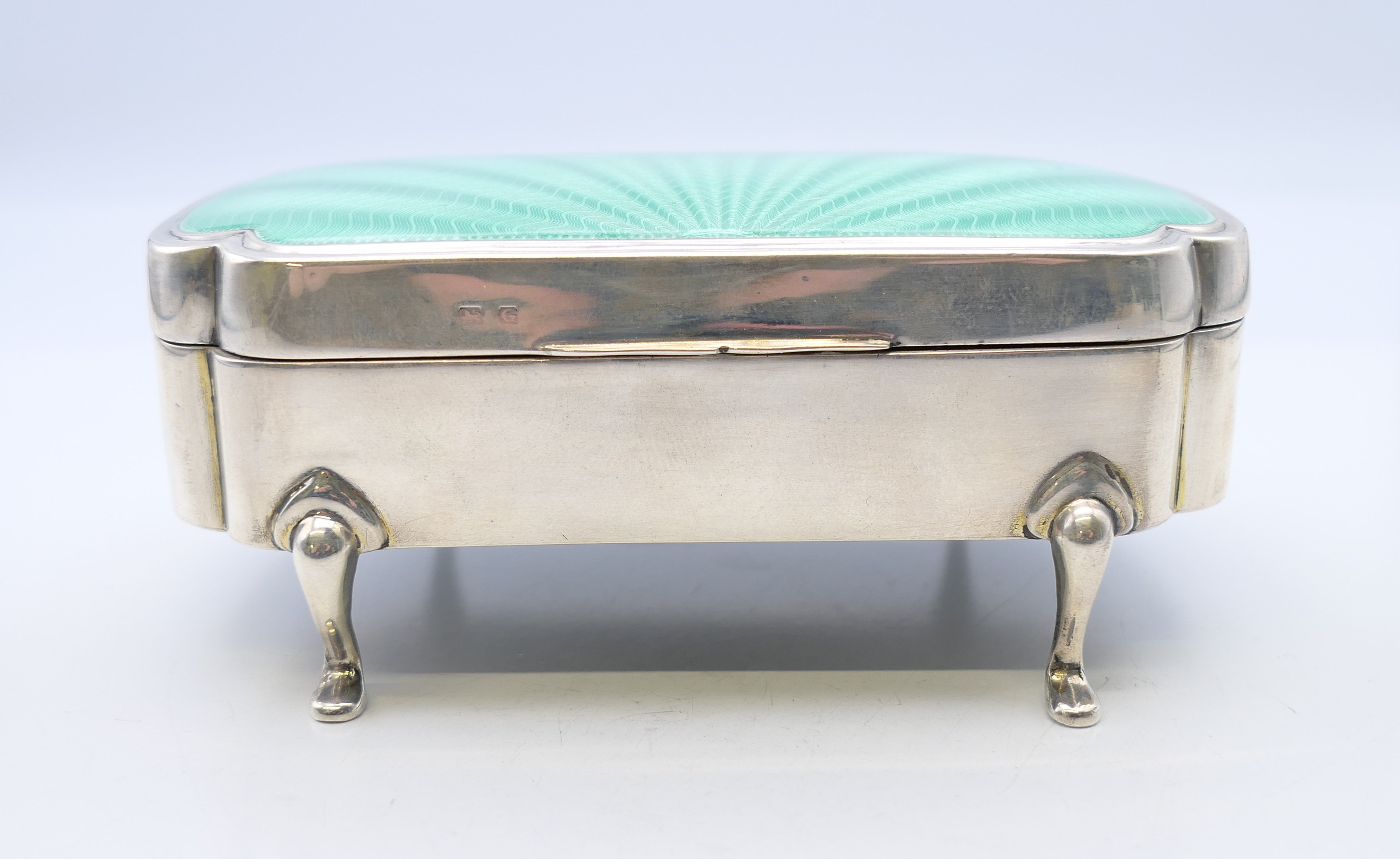 A silver and enamel trinket box, hallmarked for Birmingham 1931, maker's mark of E S Barnsley. - Image 4 of 8