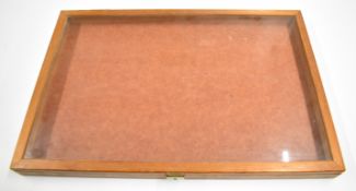 Table top pine display case, W61 x D41 x H5cm