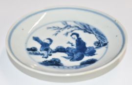 Chinese 19thC blue and white dish with figural decoration, diameter 9cm