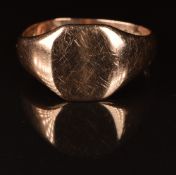 A 9ct rose gold signet ring, Birmingham 1926, 4.3g, size T/U