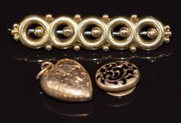 An 18ct gold brooch (3.7g), 9ct gold heart pendant (0.7g) and a Victorian stud