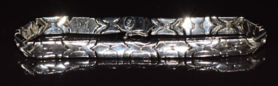 An 18ct white gold bracelet made up of puzzle links, 27.8g