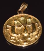 An 18ct gold pendant with relief Dilmun seal decoration, 9.3g
