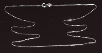 An 18ct white gold chain, 1.3g