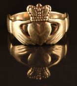A 9ct gold Claddagh ring, 2.5g, size K