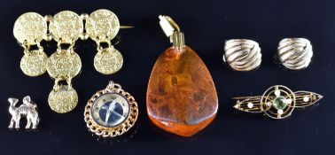 Edwardian 9ct gold brooch set with a peridot and seed pearls (2.4g), 9ct gold compass charm, a