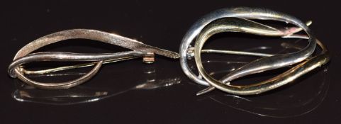 Two 9ct gold bi-coloured brooches, 6.8g