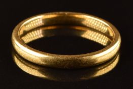 A 22ct gold wedding band / ring, 3.2g, size O