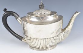 Mappin & Webb Victorian hallmarked silver teapot with reeded lower body, Sheffield 1890, length