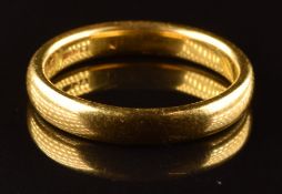 A 22ct gold wedding band / ring ,7.3g, size R