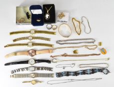 A collection of jewellery including 9ct gold rope twist necklace (2.2g), rolled gold bangle,