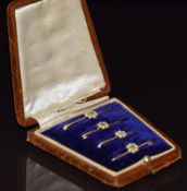 Edwardian set of blouse brooches/buttons set with peridot and seed pearls, in original box, 4.6g
