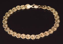 A 9ct gold bracelet made up of knotted links, 3.8g
