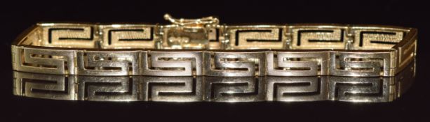 An 18ct gold bracelet made up of Greek key links, 12.2g