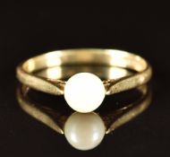 A 9ct gold ring set with a pearl, 1.7g, size N