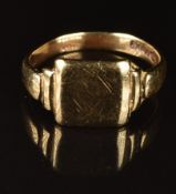 A 9ct gold signet ring, 4.1g, size R