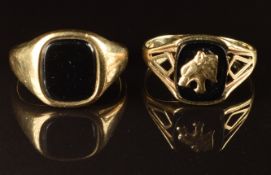 Two 9ct gold signet rings set with onyx, 9.5g, sizes R & T