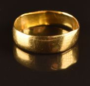 A 22ct gold wedding band / ring 2.3g, Birmingham 1914, size K