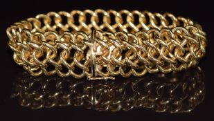 An 18ct gold bracelet made up of interlocking twisted links, 85.3g