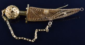 A 24k gold Sudanese jambiya brooch with filigree decoration, 12.3g